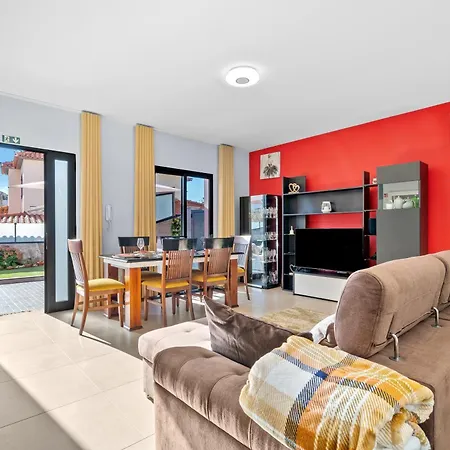 Semesterbostad Mimi House - Free Parking