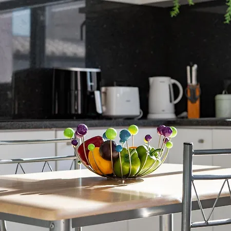 Semesterbostad Mimi House - Free Parking