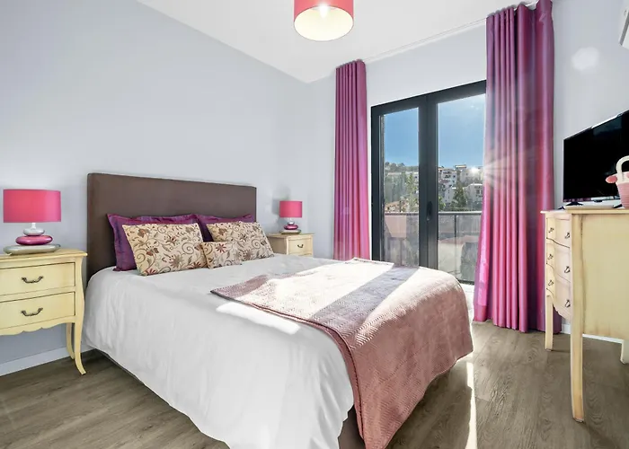 Дом отдыха Mimi House - Free Parking